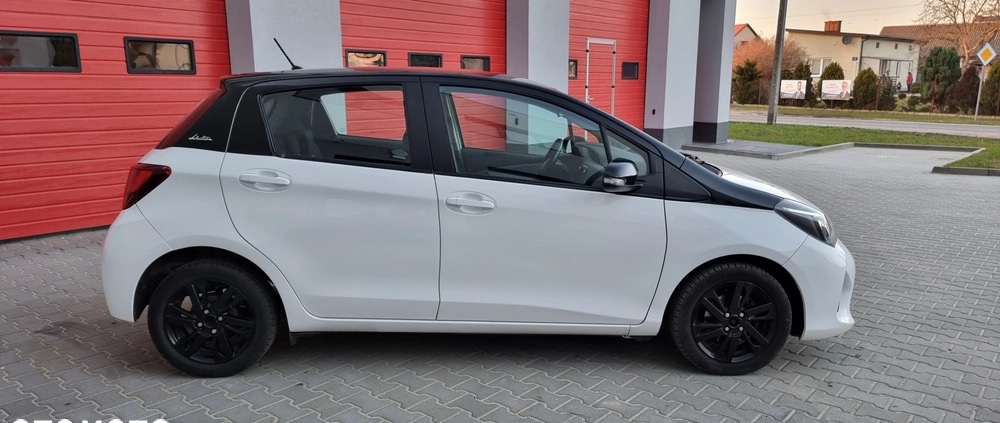 Toyota Yaris cena 28500 przebieg: 208000, rok produkcji 2015 z Warszawa małe 67